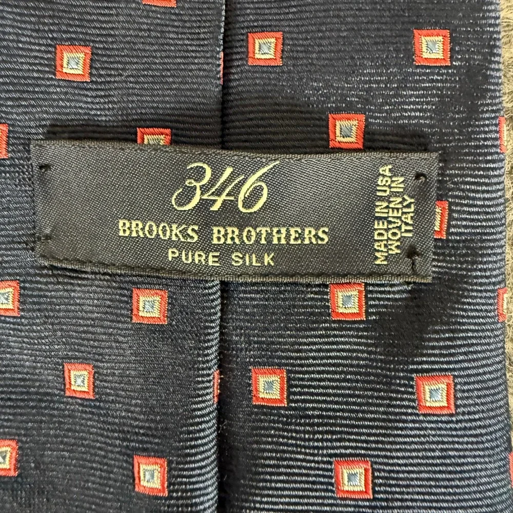 Brooks Brothers 346 Mens Navy Blue Silk Geometric Square Pattern Necktie Office